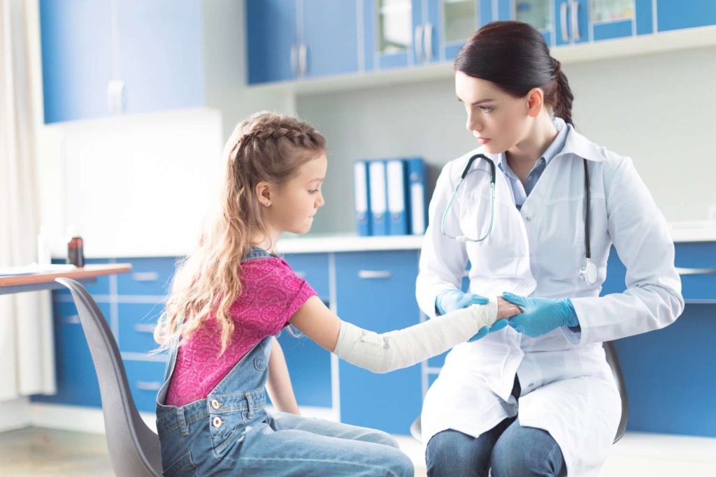 Pediatric care for a child with a cast at an Ambetter urgent care clinic in Mahatma Gandhi District